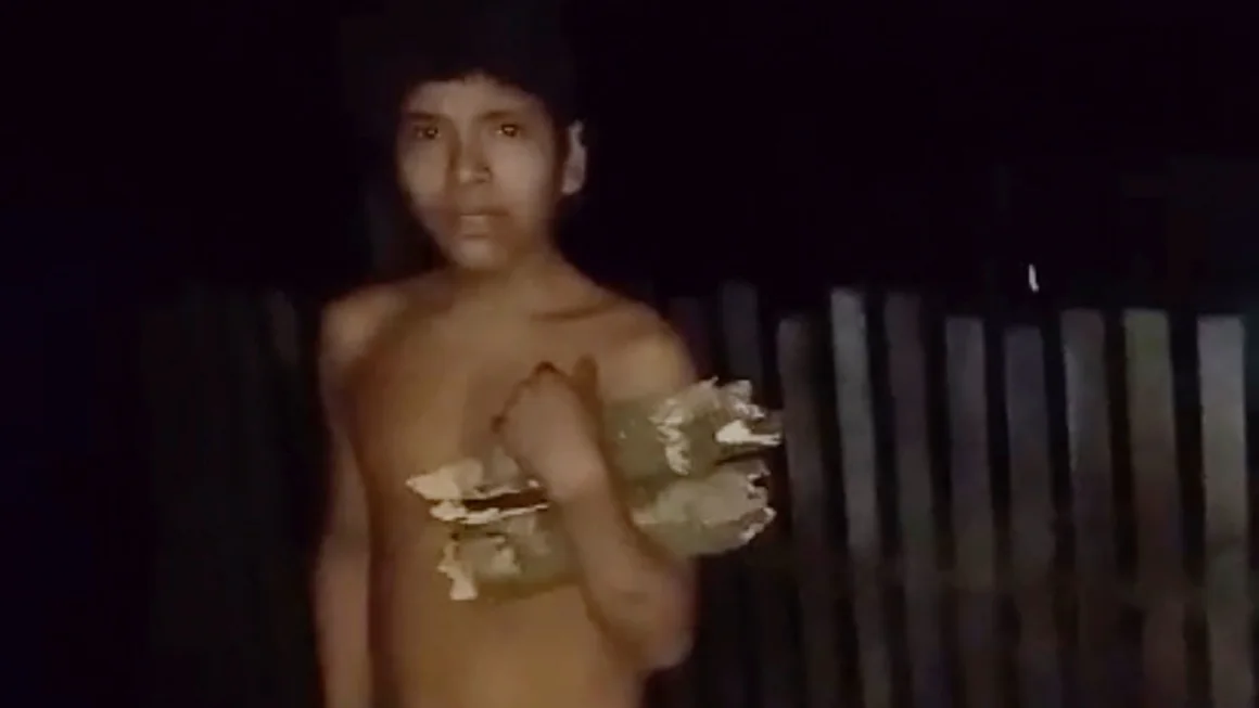 pria-adat-amazon-yang-terisolasi-melakukan-kontak-singkat-dengan-dunia-luar-kemudian-kembali-ke-hutan